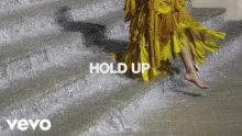 Смотреть клип Hold Up - Бейонсе́ Жизель Ноулз (Beyonce Giselle Knowles)