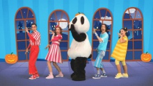 Halloween - Panda e Os Caricas