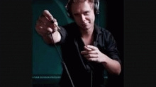 Смотреть клип Carry Me Away - Армин Ван Бюрен (Armin Van Buuren)