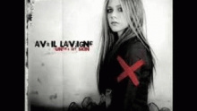 Смотреть клип Fall To Pieces - А́врил Рамо́на Лави́н (Avril Ramona Lavigne)