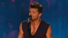 Смотреть клип Con Tu Nombre - Ricky Martin