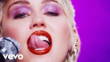 Смотреть клип Midnight Sky - Miley Cyrus