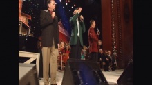 Hark! the Herald Angels Sing / O Come All Ye Faithful (feat. Greater Vision) - Bill & Gloria Gaither