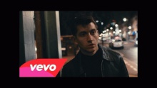 Смотреть клип Why'd You Only Call Me When You're High? - Arctic Monkeys