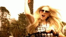 Смотреть клип Girlfriend - Avril Lavigne, Niatia Jessica Kirkland