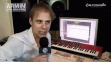 Смотреть клип Youtopia - Армин Ван Бюрен (Armin Van Buuren)