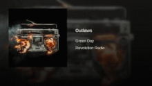 Смотреть клип Outlaws - Green Day