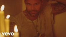 Смотреть клип Fiebre - Ricky Martin