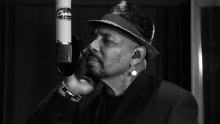 Смотреть клип Pledging My Love (1 Mic 1 Take) - Aaron Neville