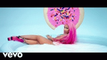 Смотреть клип Good Form - Nicki Minaj