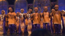 Смотреть клип He's Got the Whole World in His Hands (feat. African Children's Choir) (Live) - Bill & Gloria Gaither