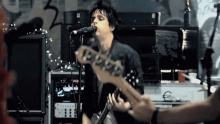 Смотреть клип Oh Love - Green Day
