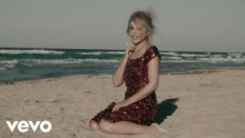 Смотреть клип Golden - Ка́йли Энн Мино́уг (Kylie Ann Minogue)