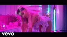 Смотреть клип 7 rings - Ariana Grande