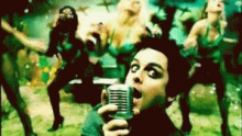 Смотреть клип Holiday - Green Day