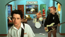 Смотреть клип Redundant - Green Day