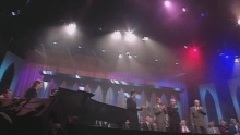 Смотреть клип Medley: This Ole House / When the Saints Go Marching in (feat. The Cathedrals) (Live) - Bill & Gloria Gaither