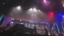 Medley: This Ole House / When the Saints Go Marching in (feat. The Cathedrals) (Live) – Bill & Gloria Gaither –  – 